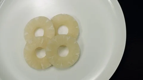 Pineapple 4K 動画素材 84695901