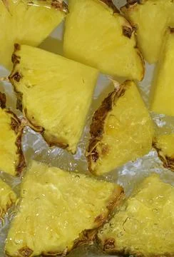 Pineapple close-up in liquid with bubbles. Slices of ripe pineapple in water Stock-Fotos