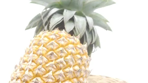 Pineapple cut on basket Video stock 118115371