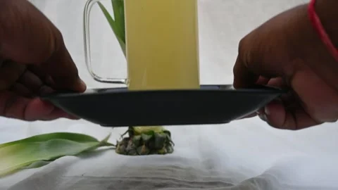 Pineapple juice on white background. Видео 326128470