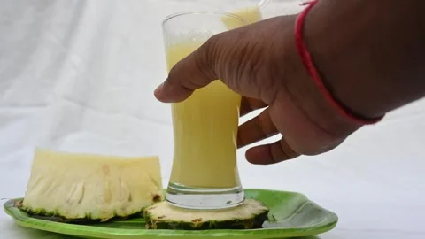 Pineapple juice on white background. Видео 326128597