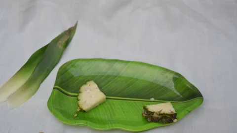 Pineapple juice on white background. Видео 326129020