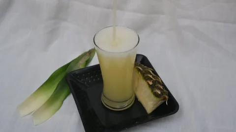 Pineapple juice on white background. Stockbeeldmateriaal 326129392