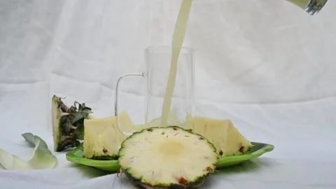 Pineapple juice on white background. Видео 326222708