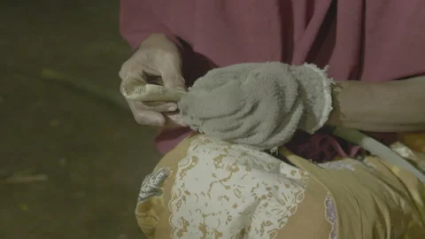 Pineapple leaf fiber separation manually 2 스톡 동영상 167374239