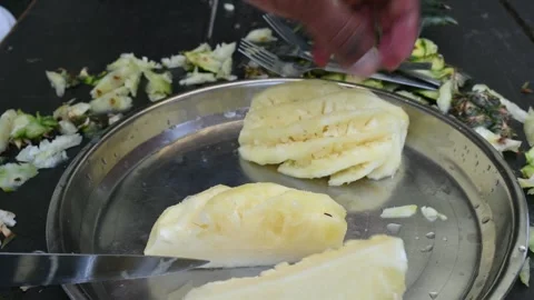 Pineapple or Ananas comosus chopping with knife. Vidéo 318600035