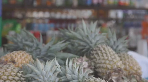 Pineapple or Ripe pineapple, Pile of Organic Pineapple at the market Vídeos de archivo 68740822