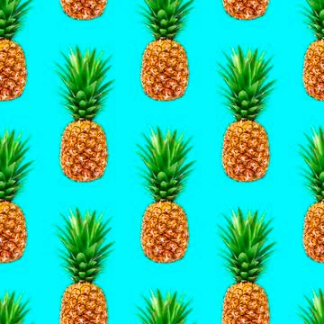 Pineapple seamless pattern on blue summer background, for use in prints Foto stock