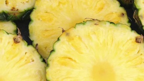 Pineapple slices platter rotating Vídeos de archivo 84439742