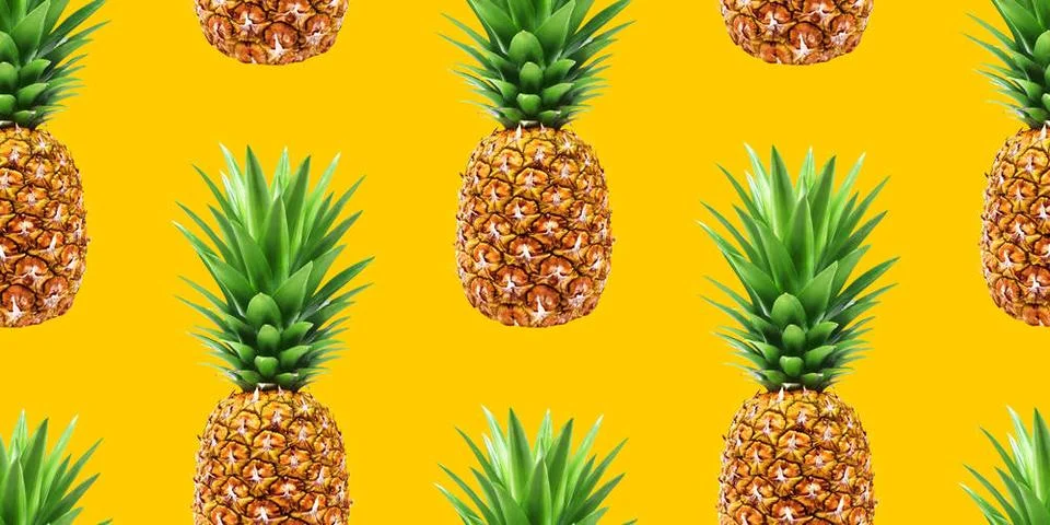 Pineapple, summer ananas seamless pattern on yellow background Pineapple, ... Foto stock