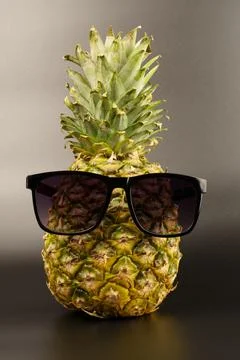 Pineapple in sunglasses, on a gray background. Stock-Fotos