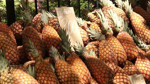 Pineapples. Stockbeeldmateriaal 28015734