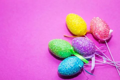 On a pink background close-up of colored Easter eggs, holiday Stock Photos