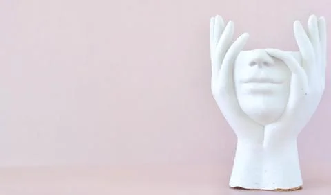 On a pink background, a white plaster figurine without a head Stock Illustration