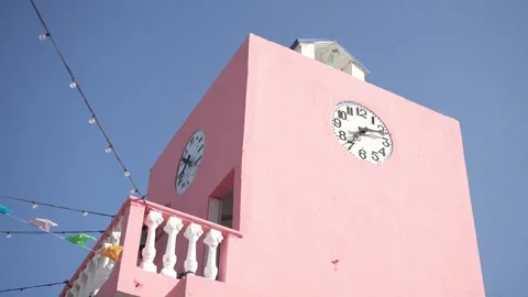 PINK BUILDING WITH CLOCK Vidéo 300052771