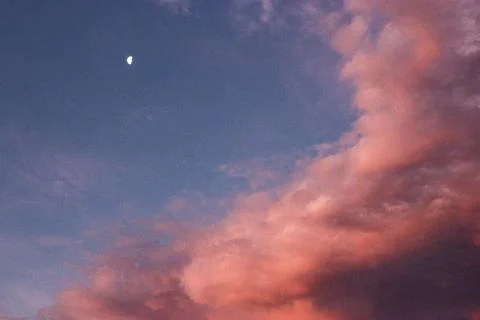 Pink clouds with the moon in the sky Фото