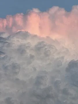Pink Cloudscape: Dramatic Sky and Sunlight, Sunlight Through Clouds 写真素材