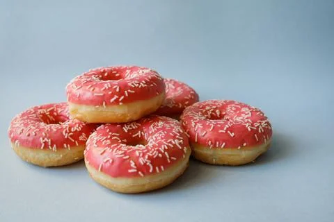 Pink donuts on blue background with copy space Stock-Fotos