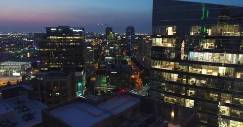 Pink Dusk Sky Behind a Lit Dallas Office Building Facade 스톡 동영상 79874241