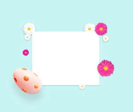 Pink easter eggs and flowers. Background with easter eggs. Stock-Fotos