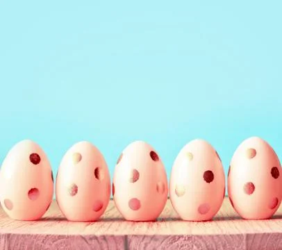 Pink easter eggs. Background with easter eggs. Foto stock