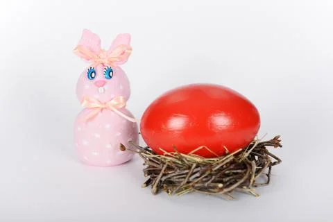 The pink hand-made easter bunny and nest with big red painted ostrich egg Stock-Fotos
