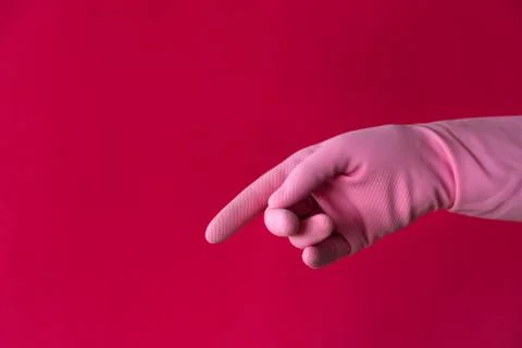 Pink left pointing hand gesture on red Foto stock