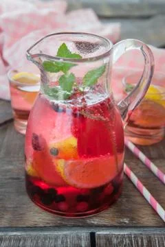 Pink lemonade with lemon Foto stock