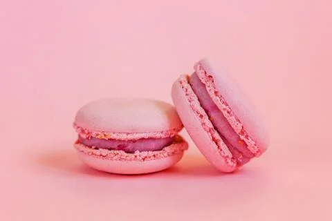 Pink macaron on pink background Stockfoto's