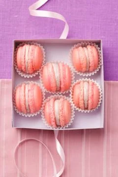 Pink macarons in a box Foto stock