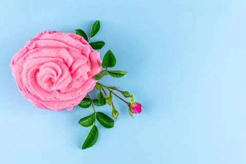 Pink marshmallows in the shape of a rose Foto stock