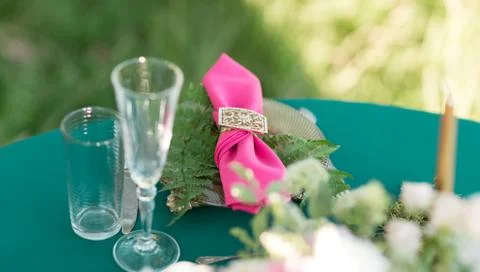 Pink napkin with a patterned clip. table setting. Wedding decor in the magic Stock Photos