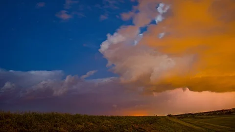Pink orange, yellow clouds in this midwestern sunset Time Lapse, Timelapse 4K Stock Footage 129382563