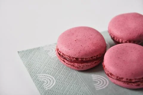 Pink raspberry flavor macarons on a mint napkin closeup Fotos Stock