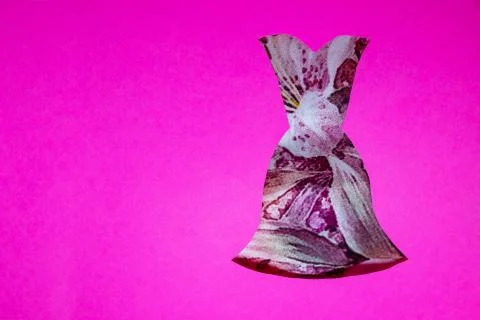 Pink sequins pattern texture fashion background.paper stencil with pink dress Foto stock