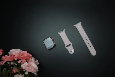 Pink smart watch Stock-Fotos