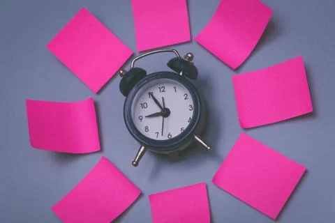 Pink sticky notes and clock, memory concept background. Stock Photos