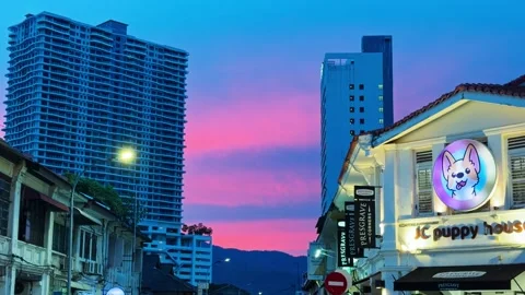 Pink Sunset Sky Over George Town Streets - Penang - Malaysia 库存影片 345152134
