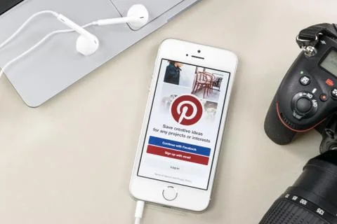 Pinterest App on iPhone SE Stock Photos