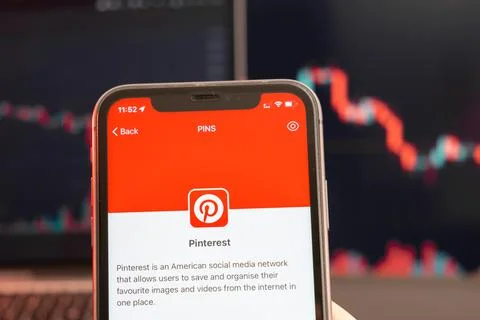Pinterest stock price decrease on the trading market with downtrend line graph 스톡 사진