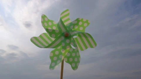 Pinwheel against the sky 库存影片 107995617