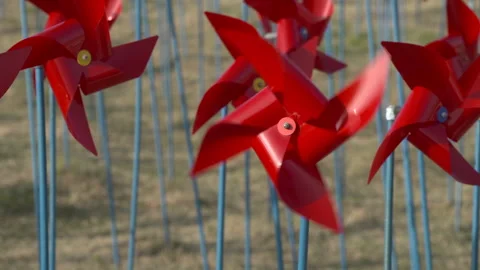 Pinwheel spinning in the wind Vídeo Stock 337147131