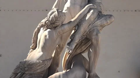 Pio Fedi's neoclassical masterpiece, Rape of Polyxena, in the Loggia Dei Lanzi Stock Footage 344666485