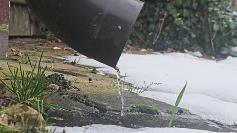 A pipe is dripping water onto a sidewalk Video stock 322509862