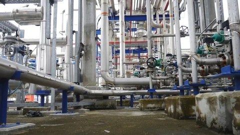 Pipe line and equipment in process area of refinery plant Stock Footage 81528067