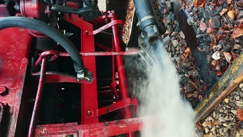 Pipe of old German engine train releasing thick clouds of steam. Vertical video Vídeos de archivo 253822822
