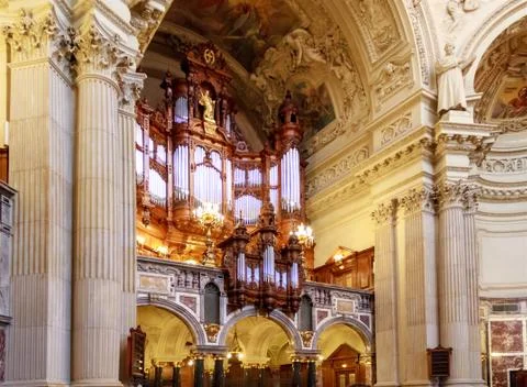 Pipe Organ and Interior at Berlin Cathedral Foto stock
