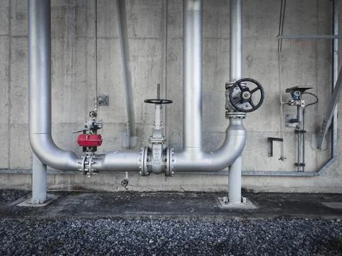 Pipe with a red valve on it 스톡 사진