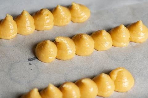 Piped Paris-Brest Eclair Choux Pastry Foto stock