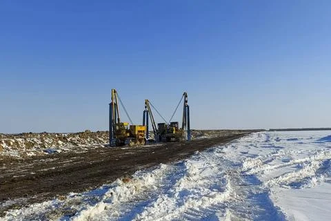 Pipelayers in service during break between gas pipeline laying works Fotos de archivo